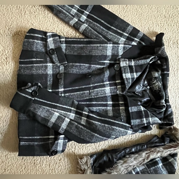 YMI Plaid Women’s Coat - Picture 4 of 4